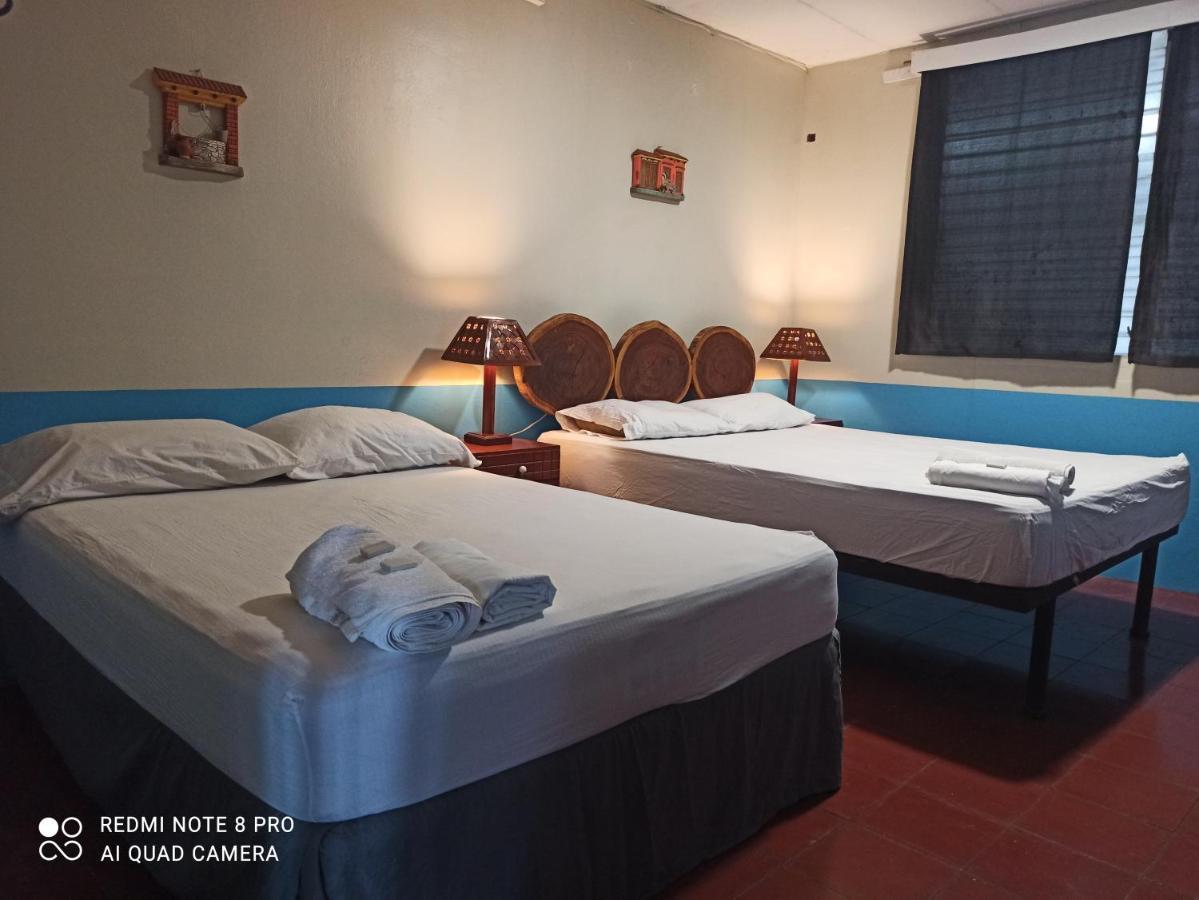 Hostal Harvest House León المظهر الخارجي الصورة