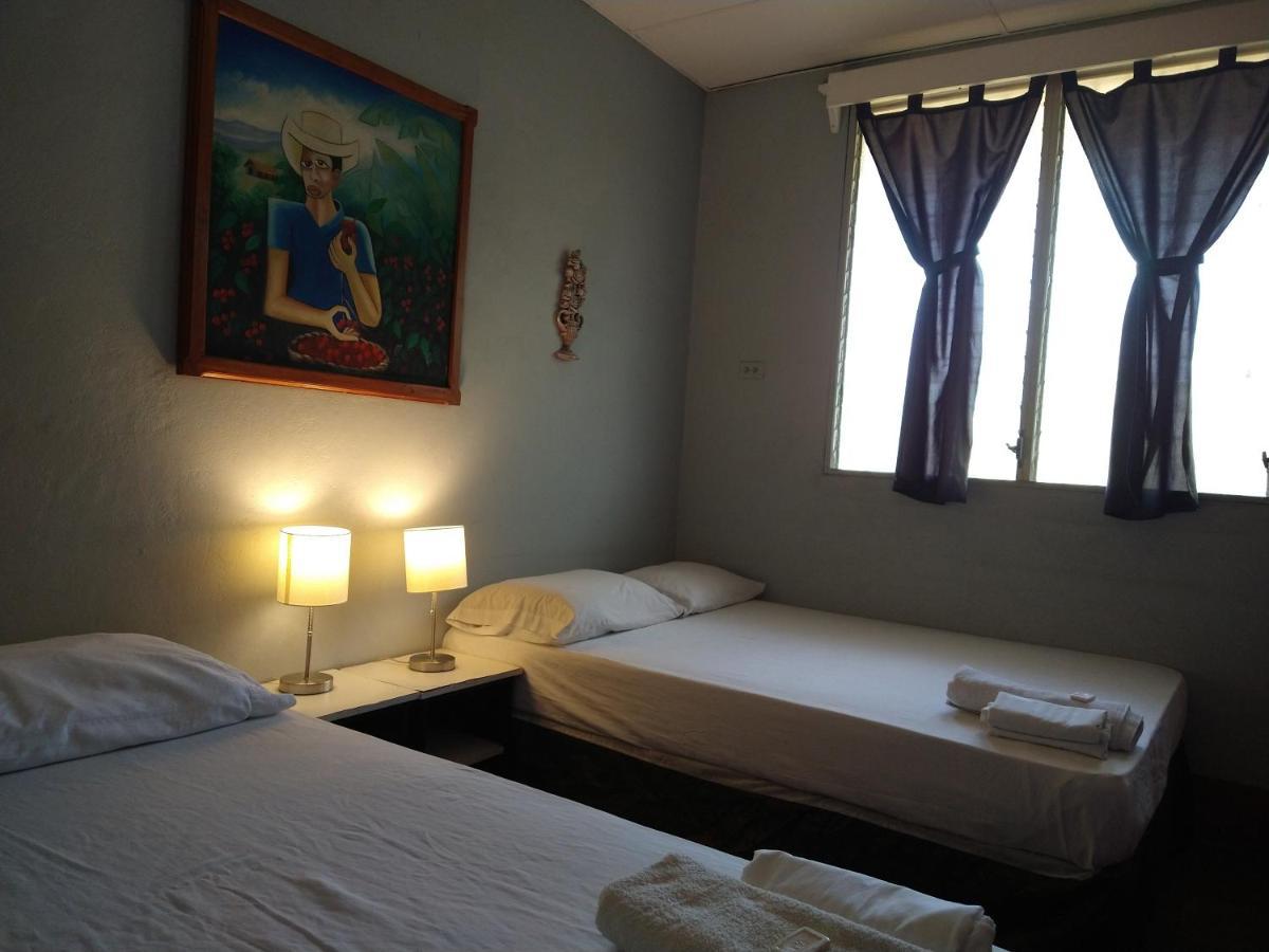 Hostal Harvest House León المظهر الخارجي الصورة