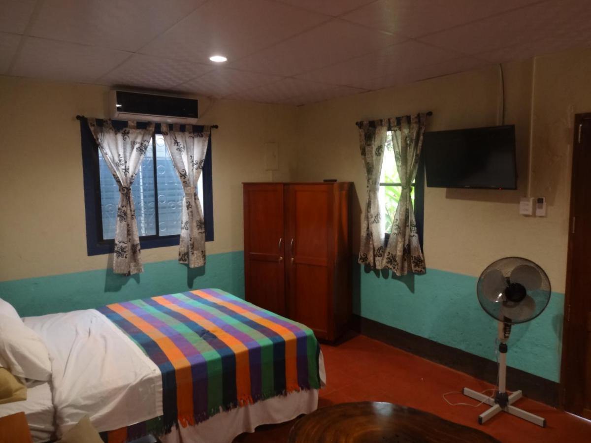 Hostal Harvest House León المظهر الخارجي الصورة